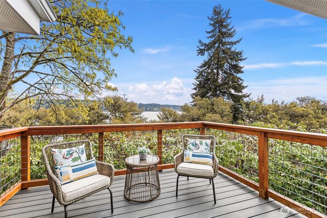 11210 Lakeside Avenue NE, Seattle, WA 98125