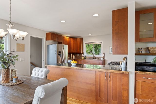 11210 Lakeside Avenue NE, Seattle, WA 98125