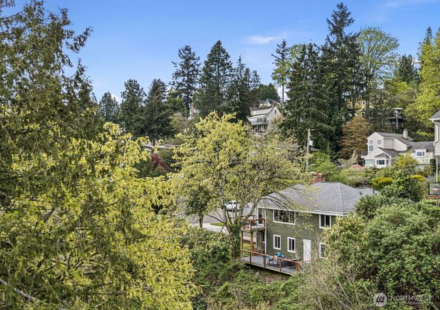 11210 Lakeside Avenue NE, Seattle, WA 98125