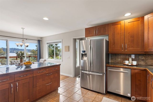 11210 Lakeside Avenue NE, Seattle, WA 98125