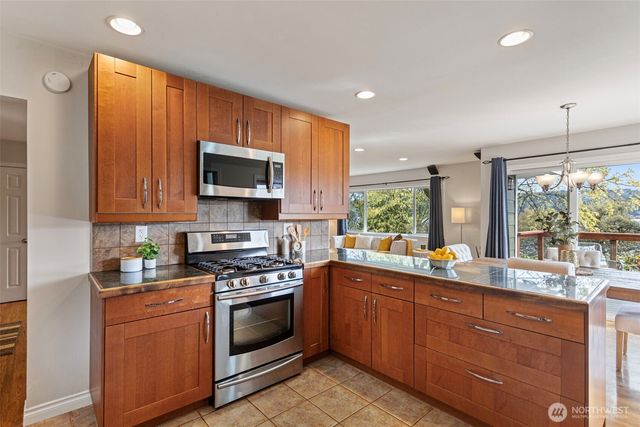 11210 Lakeside Avenue NE, Seattle, WA 98125