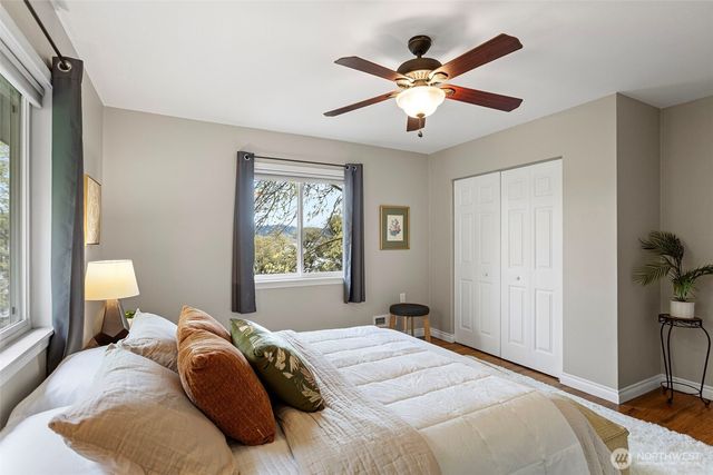 11210 Lakeside Avenue NE, Seattle, WA 98125