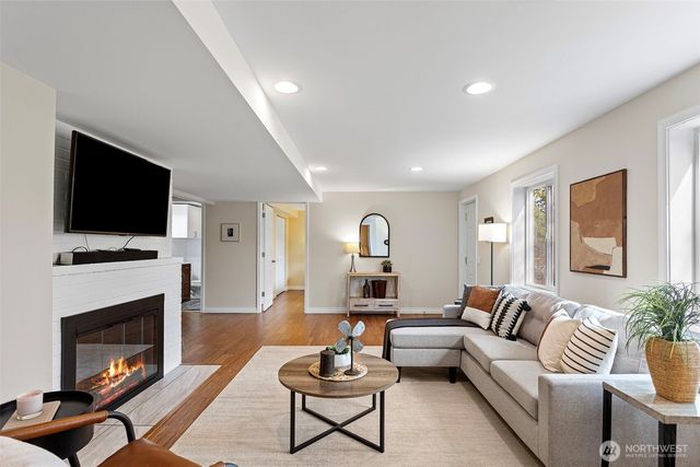 11210 Lakeside Avenue NE, Seattle, WA 98125