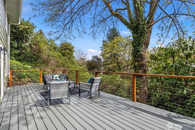 11210 Lakeside Avenue NE, Seattle, WA 98125