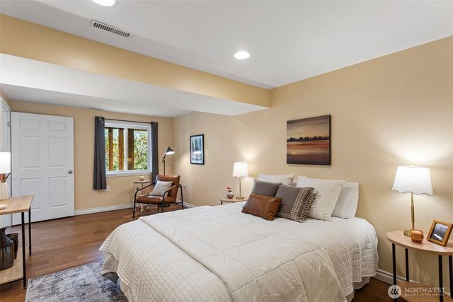 11210 Lakeside Avenue NE, Seattle, WA 98125
