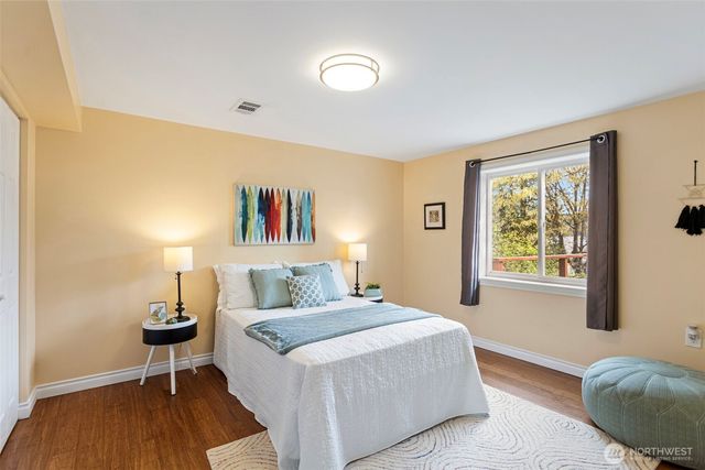 11210 Lakeside Avenue NE, Seattle, WA 98125