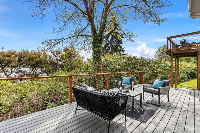 11210 Lakeside Avenue NE, Seattle, WA 98125