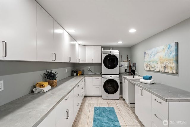 11210 Lakeside Avenue NE, Seattle, WA 98125
