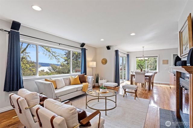 11210 Lakeside Avenue NE, Seattle, WA 98125