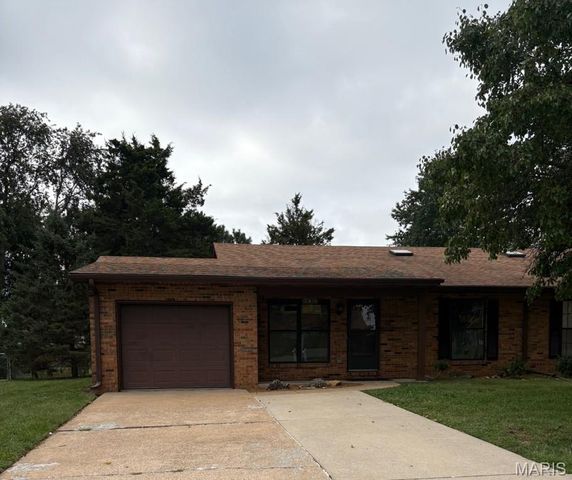 2418 College Drive, Belleville, IL 62221