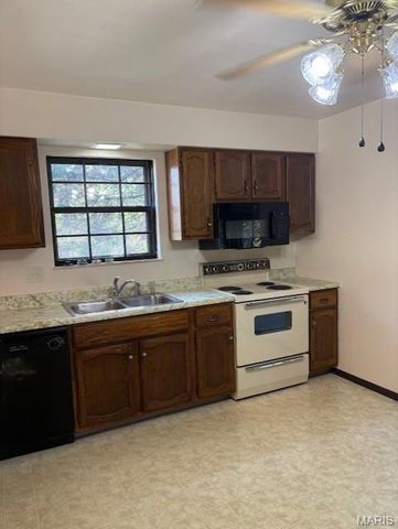2418 College Drive, Belleville, IL 62221