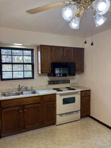 2418 College Drive, Belleville, IL 62221