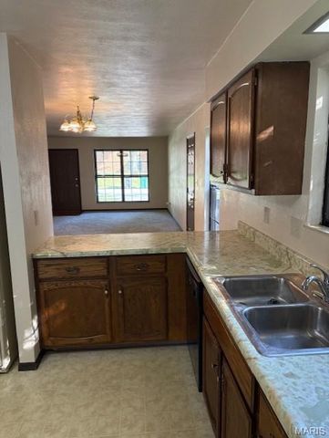 2418 College Drive, Belleville, IL 62221