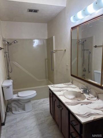 2418 College Drive, Belleville, IL 62221