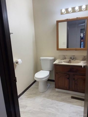 2418 College Drive, Belleville, IL 62221