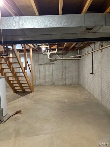 2418 College Drive, Belleville, IL 62221