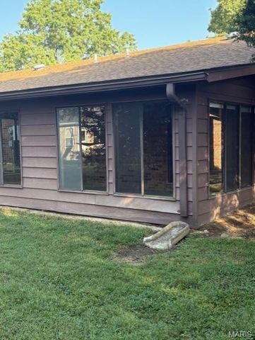 2418 College Drive, Belleville, IL 62221