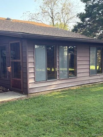 2418 College Drive, Belleville, IL 62221