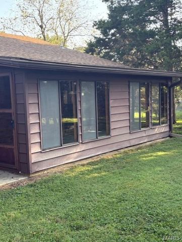2418 College Drive, Belleville, IL 62221