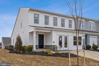 98 OLYMPUS RD, Charles Town, WV 25414