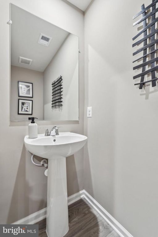 98 OLYMPUS RD, Charles Town, WV 25414