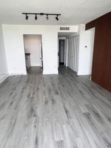 2000 NE 135th Street 601, North Miami, FL 33181