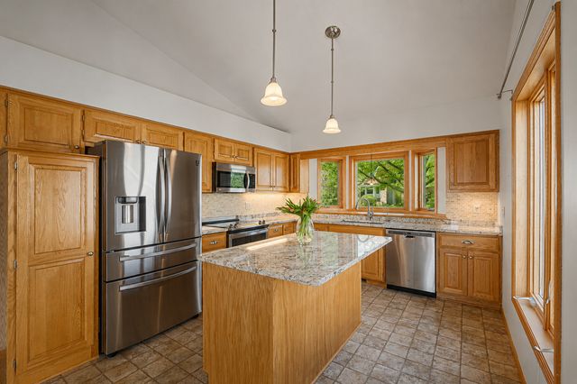 14313 Savanna Oaks Drive, Savage, MN 55378