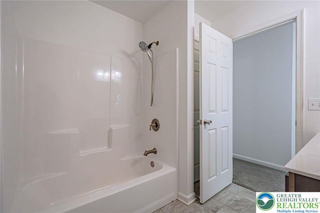 1362 Caspian Street, South Whitehall Twp, PA 18104