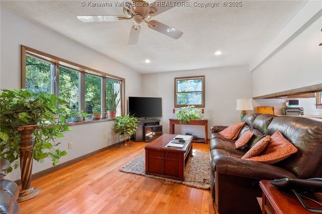 5789 Frame Road, Elkview, WV 25071