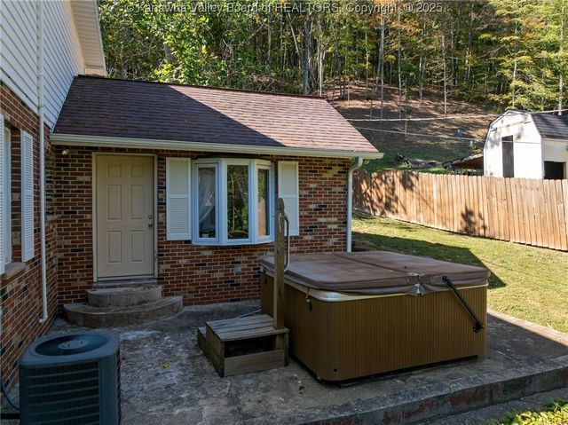 5789 Frame Road, Elkview, WV 25071