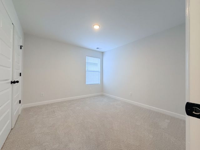 245 Holywell Dr, Gallatin, TN 37066