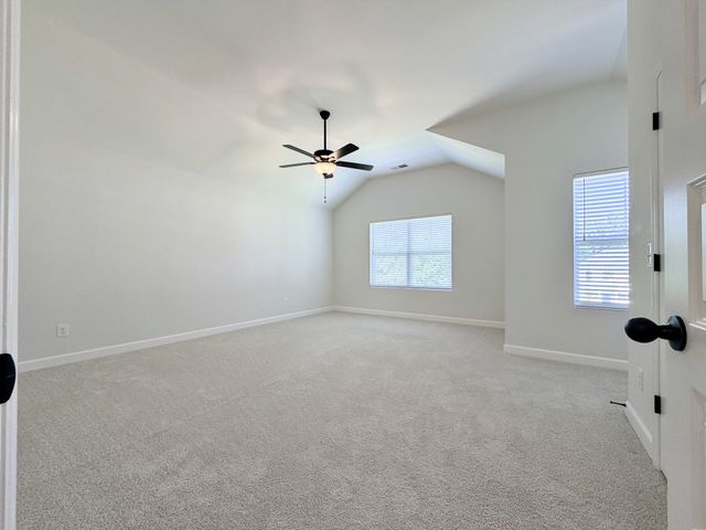 245 Holywell Dr, Gallatin, TN 37066