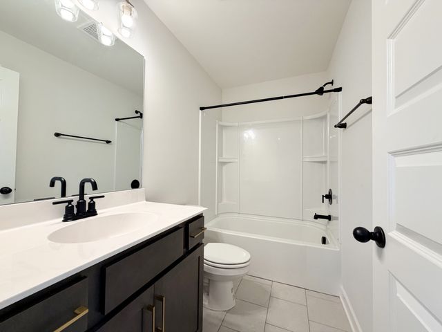 245 Holywell Dr, Gallatin, TN 37066