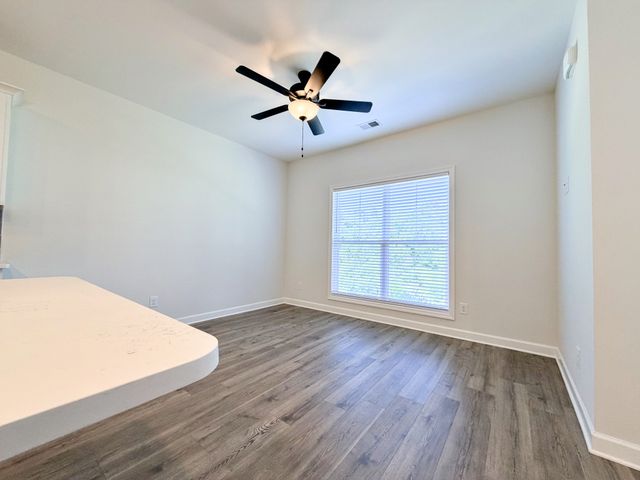 245 Holywell Dr, Gallatin, TN 37066