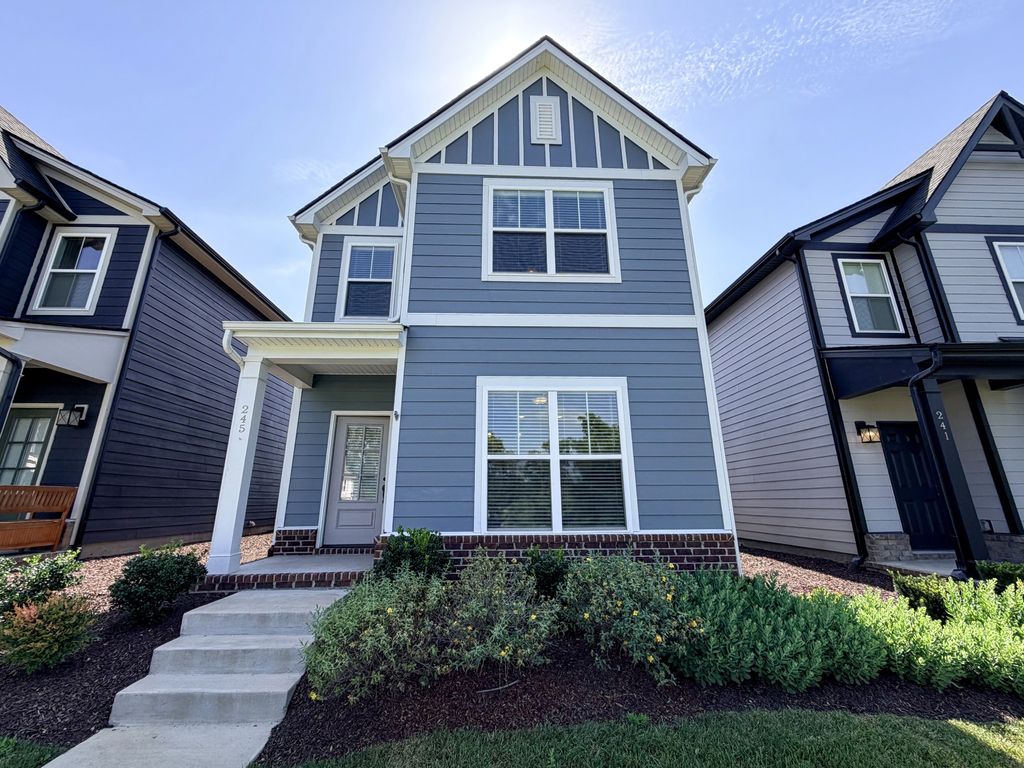 245 Holywell Dr, Gallatin, TN 37066
