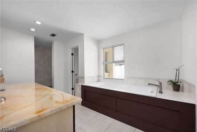 8512 Chatham ST, Fort Myers, FL 33907