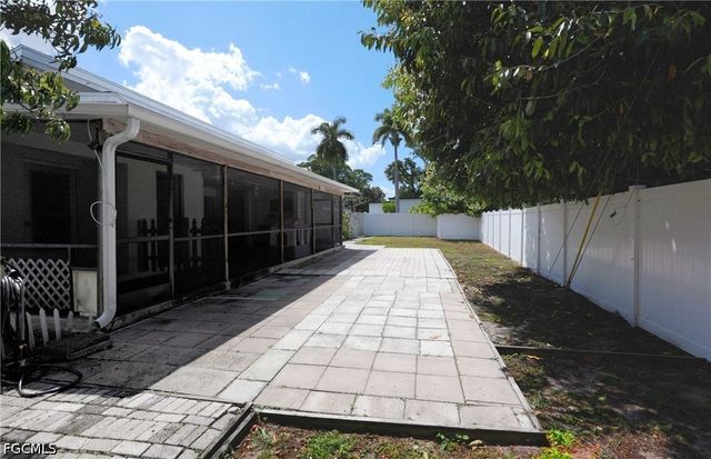 8512 Chatham ST, Fort Myers, FL 33907