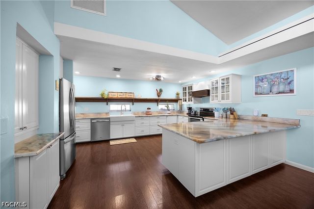 8512 Chatham ST, Fort Myers, FL 33907