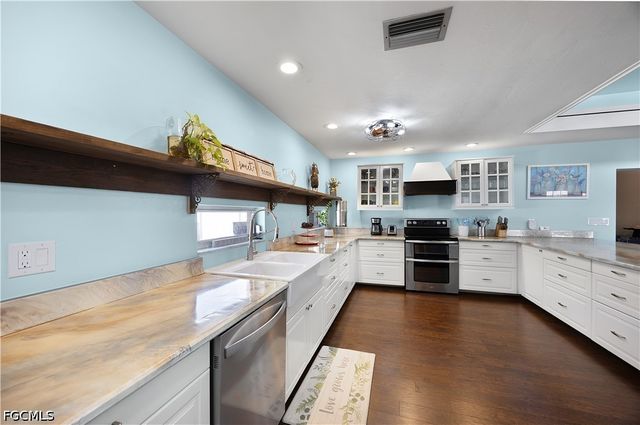 8512 Chatham ST, Fort Myers, FL 33907