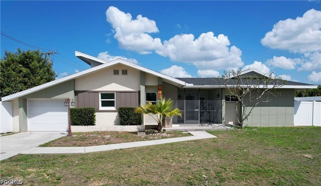 8512 Chatham ST, Fort Myers, FL 33907