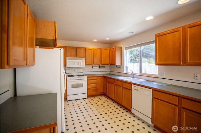 4016 Stikes Drive SE, Lacey, WA 98503