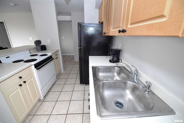 123 SW JEFFERSON Avenue E3E, Peoria, IL 61602