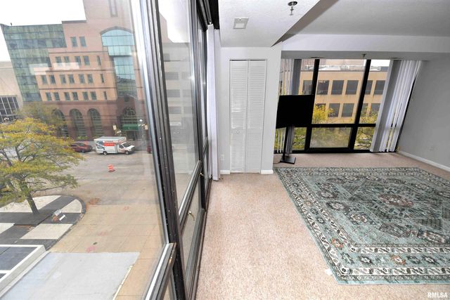 123 SW JEFFERSON Avenue E3E, Peoria, IL 61602