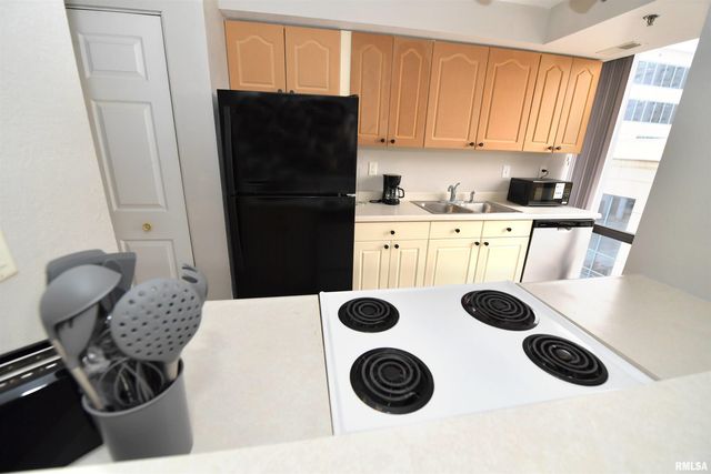 123 SW JEFFERSON Avenue E3E, Peoria, IL 61602