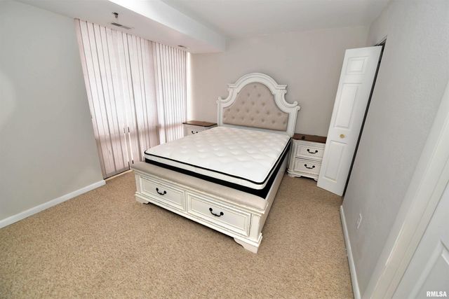 123 SW JEFFERSON Avenue E3E, Peoria, IL 61602