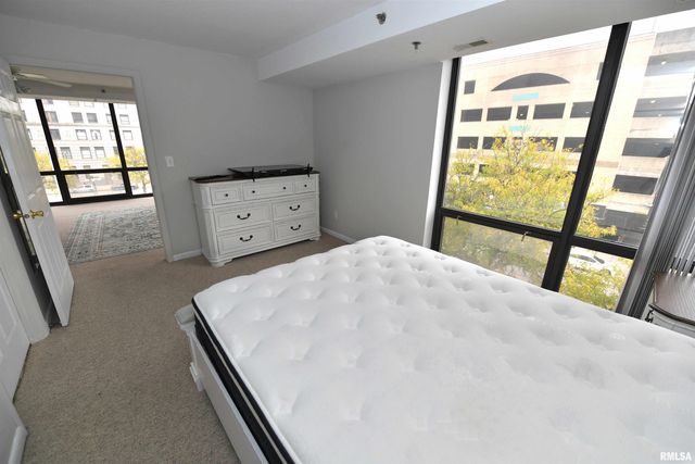 123 SW JEFFERSON Avenue E3E, Peoria, IL 61602