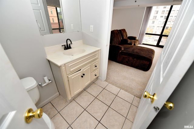 123 SW JEFFERSON Avenue E3E, Peoria, IL 61602