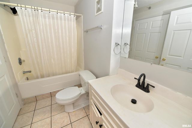 123 SW JEFFERSON Avenue E3E, Peoria, IL 61602