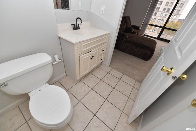 123 SW JEFFERSON Avenue E3E, Peoria, IL 61602