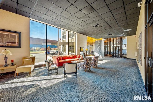 123 SW JEFFERSON Avenue E3E, Peoria, IL 61602